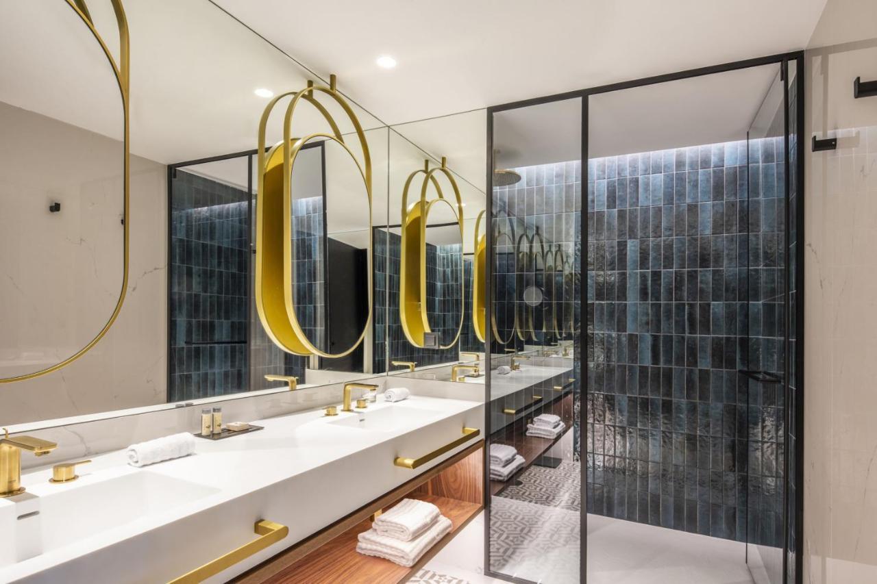 Renaissance Porto Lapa Hotel Kültér fotó Bathroom