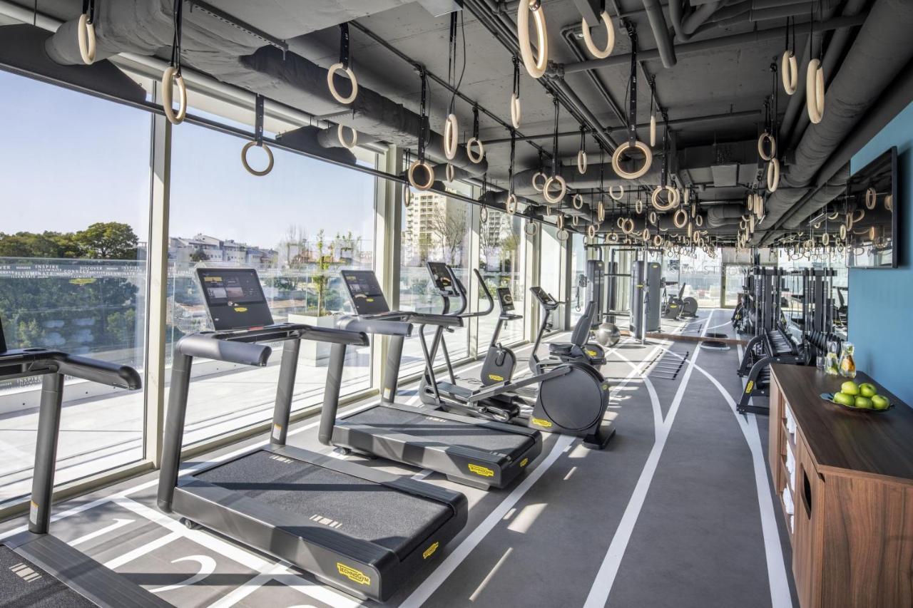 Renaissance Porto Lapa Hotel Kültér fotó The gym at the 100m² Sky Club