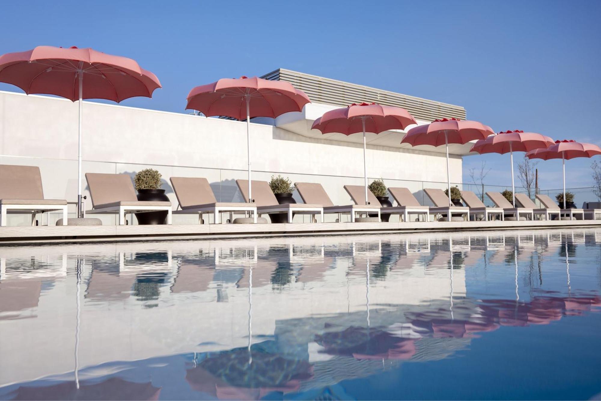 Renaissance Porto Lapa Hotel Kültér fotó The pool at the hotel